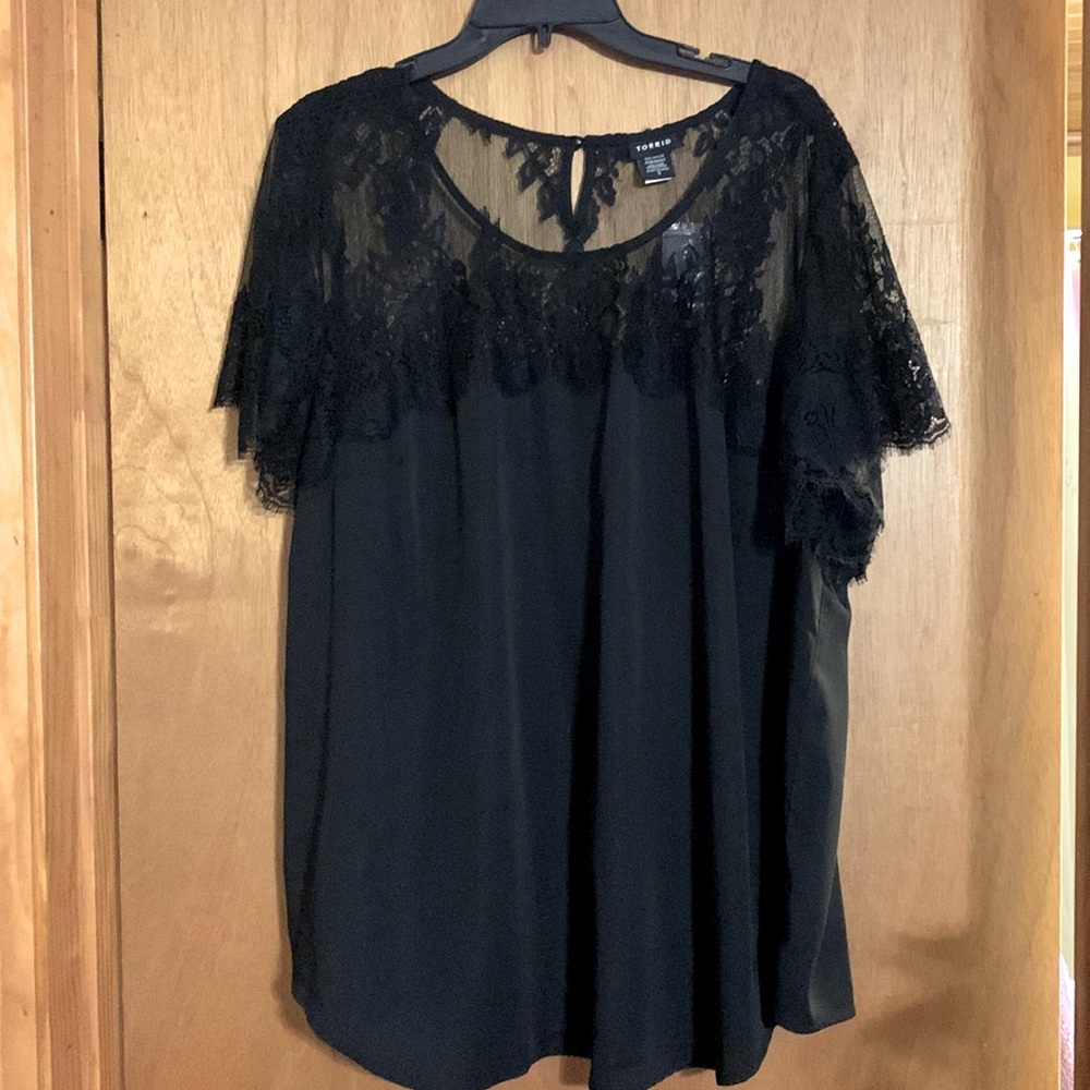 Beautiful NWT Torrid size 3 Black lace top